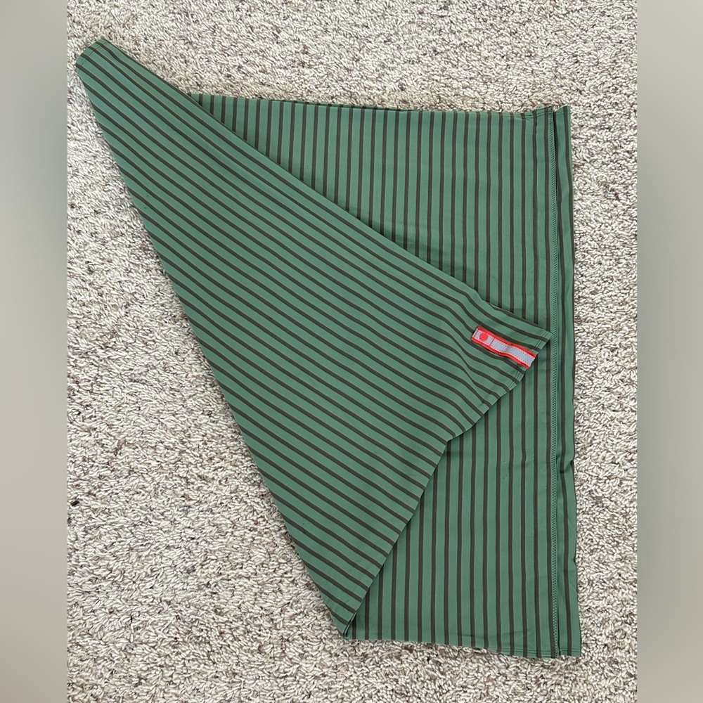 Lululemon Vinyasa Scarf/Wrap - Green and Gray - Excellent Like New Condition!